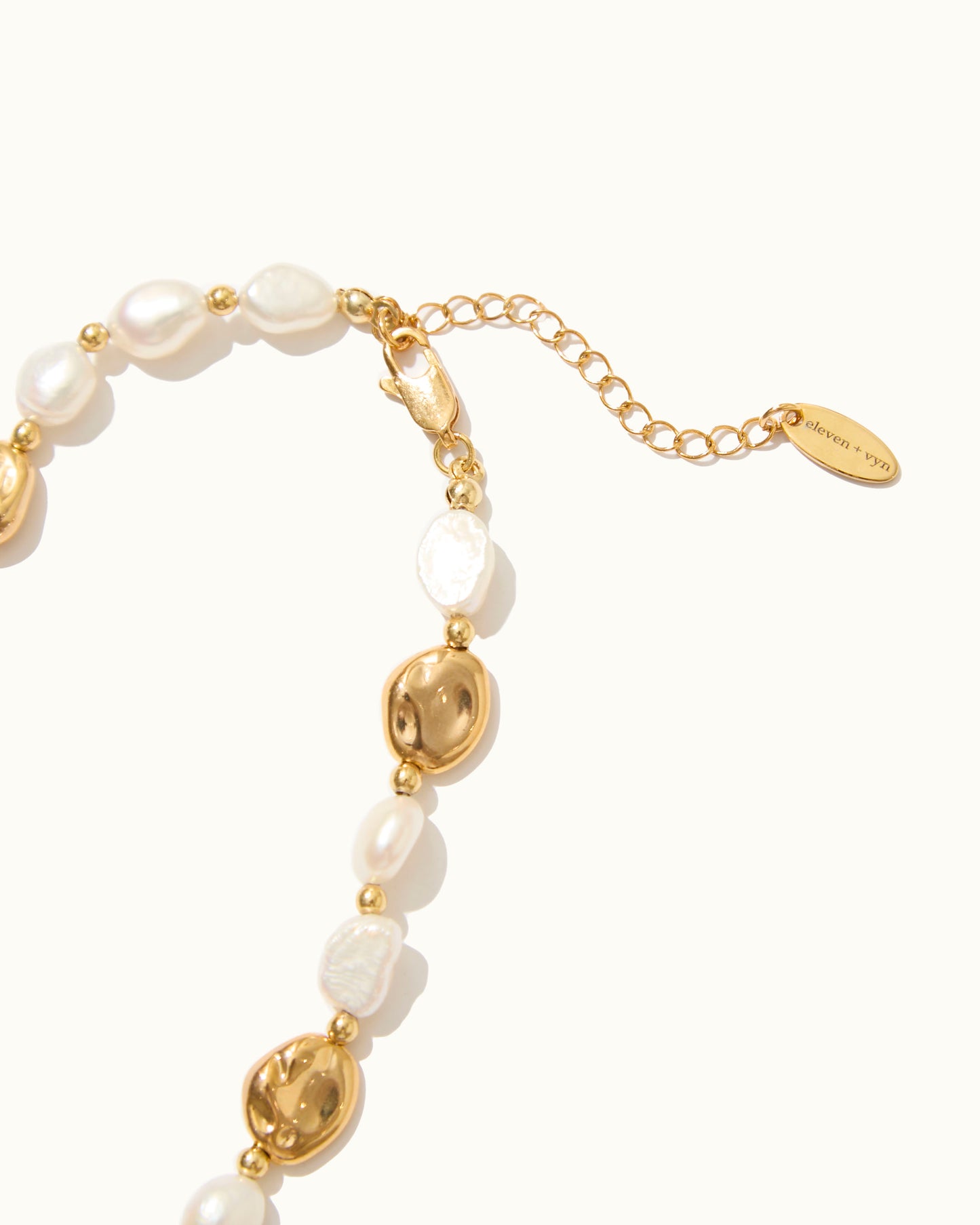 Oasis pearl necklace